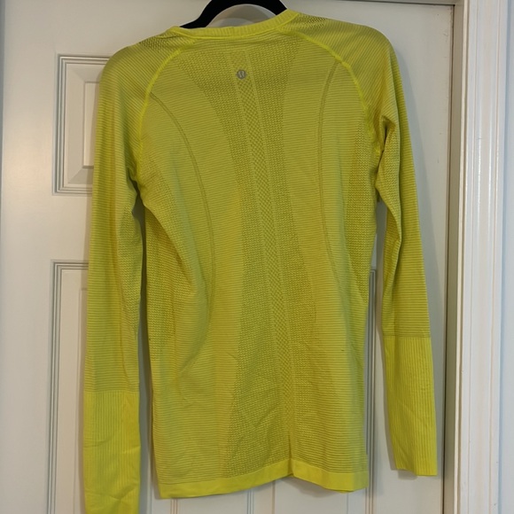 Size 10 Lululemon Run Swiftly long sleeve top - Picture 4 of 6